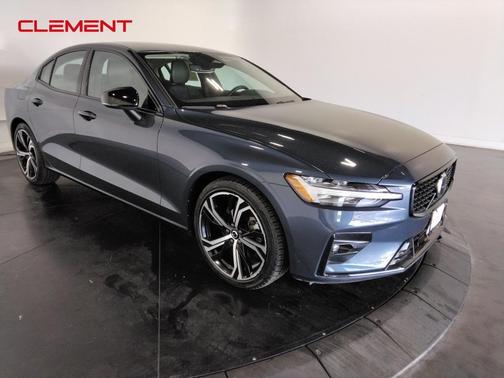 2024 Volvo S60 B5 Core Dark Theme