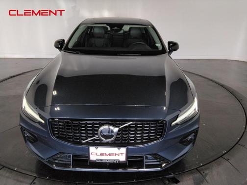 2024 Volvo S60 B5 Core Dark Theme