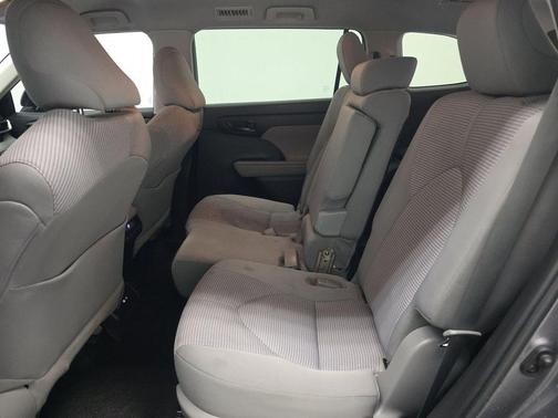 Moon Dust 2023 Toyota Highlander LE