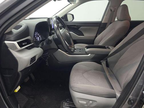 Moon Dust 2023 Toyota Highlander LE