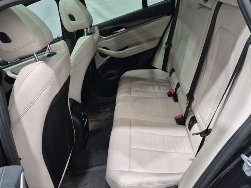 Black Sapphire Metallic 2023 BMW X4 M40i