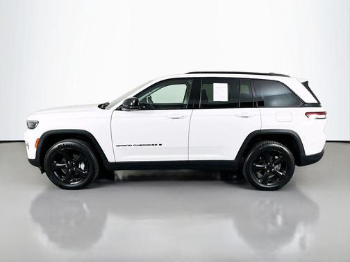 Bright White Clearcoat 2023 Jeep Grand Cherokee Limited