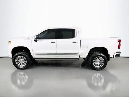 Iridescent Pearl Tricoat 2022 Chevrolet Silverado 1500 High Country