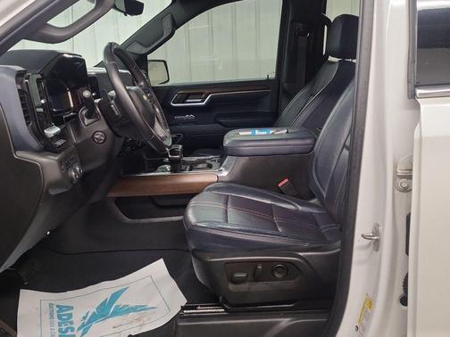 Iridescent Pearl Tricoat 2022 Chevrolet Silverado 1500 High Country