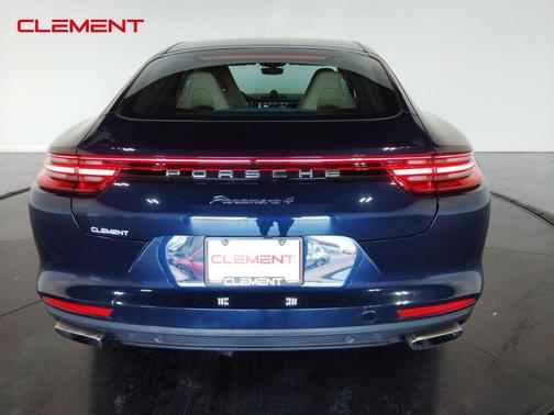 2018 Porsche Panamera Base