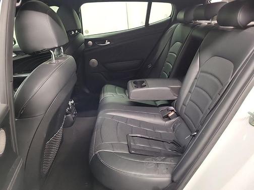 Snow White Pearl 2022 Kia Stinger GT2