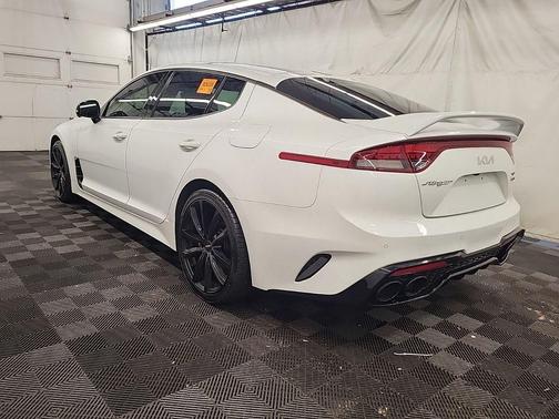 Snow White Pearl 2022 Kia Stinger GT2