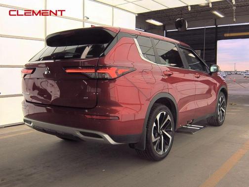 2023 Mitsubishi Outlander SE