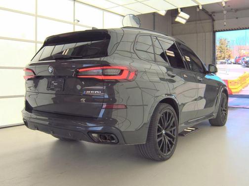 Dravit Gray Metallic 2022 BMW X5 M50i