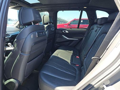 Dravit Gray Metallic 2022 BMW X5 M50i