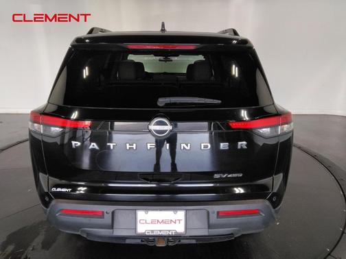 2023 Nissan Pathfinder SV