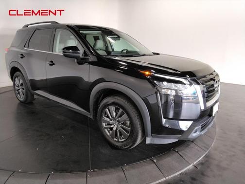 2023 Nissan Pathfinder SV