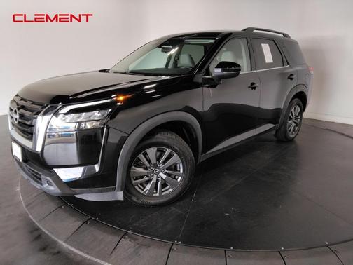2023 Nissan Pathfinder SV