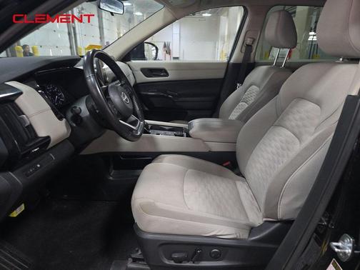 2023 Nissan Pathfinder SV