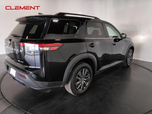 2023 Nissan Pathfinder SV