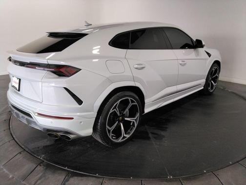 2020 Lamborghini Urus Base