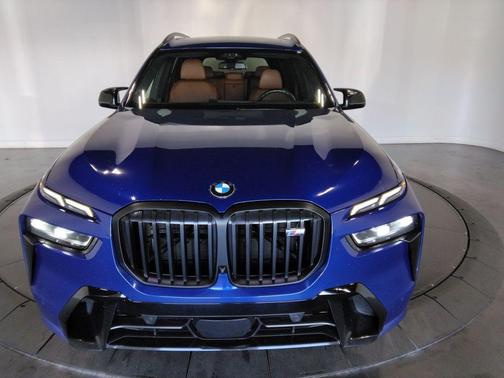 2023 BMW X7 M60i