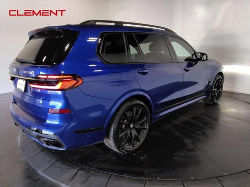 2023 BMW X7 M60i