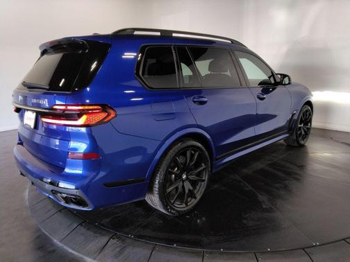 2023 BMW X7 M60i