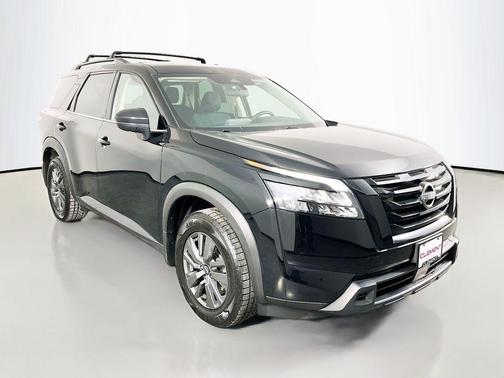 Black 2024 Nissan Pathfinder SV