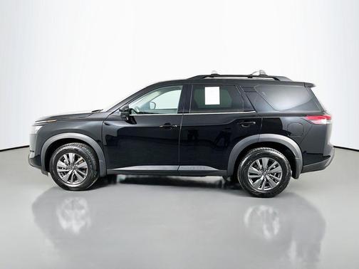 Black 2024 Nissan Pathfinder SV