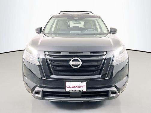 Black 2024 Nissan Pathfinder SV