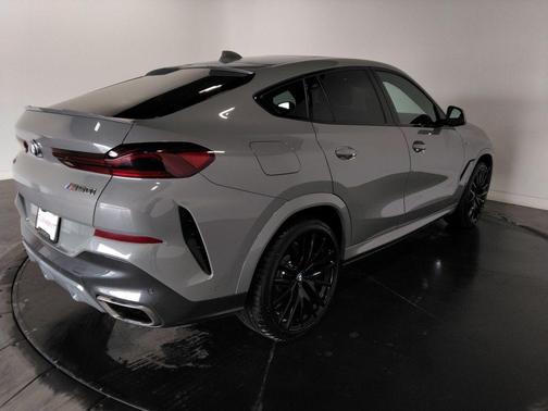 2022 BMW X6 M50i