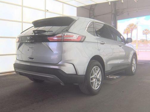 Silver Metallic 2024 Ford Edge SEL