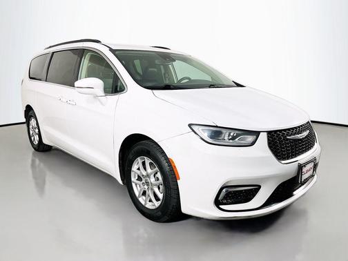 Bright White Clearcoat 2022 Chrysler Pacifica Touring-L