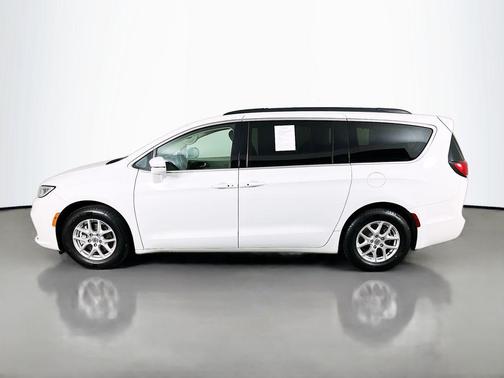 Bright White Clearcoat 2022 Chrysler Pacifica Touring-L