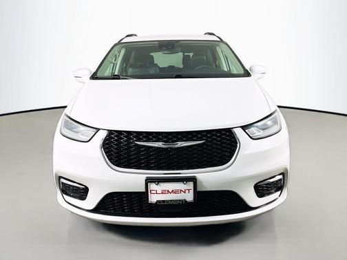 Bright White Clearcoat 2022 Chrysler Pacifica Touring-L