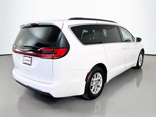 Bright White Clearcoat 2022 Chrysler Pacifica Touring-L