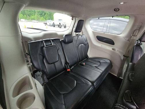 Bright White Clearcoat 2022 Chrysler Pacifica Touring-L