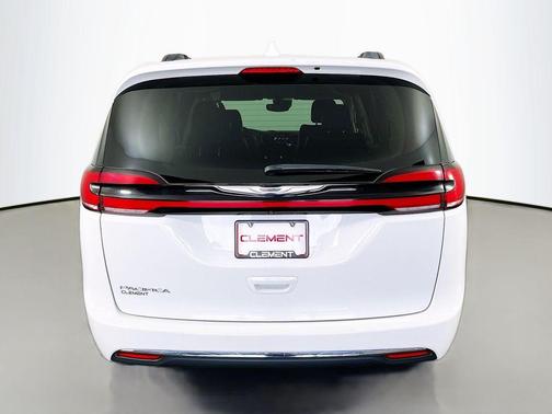 Bright White Clearcoat 2022 Chrysler Pacifica Touring-L