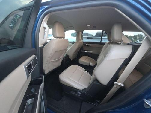 Blue Metallic 2022 Ford Explorer XLT