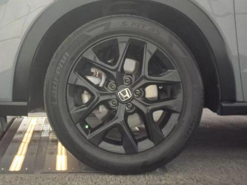 Urban Gray Pearl 2024 Honda HR-V Sport