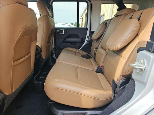 Silver Zynith Clearcoat 2023 Jeep Wrangler 4xe Sahara