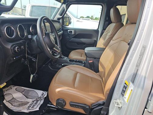 Silver Zynith Clearcoat 2023 Jeep Wrangler 4xe Sahara