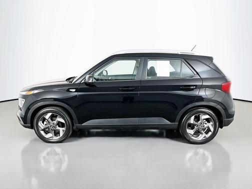 Onyx Black 2024 Hyundai VENUE SEL