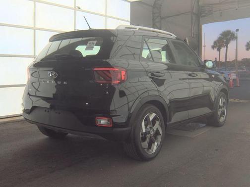 Onyx Black 2024 Hyundai VENUE SEL