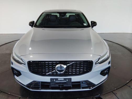 2025 Volvo S60 B5 Core