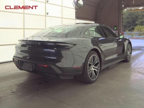 2022 Porsche Taycan Base