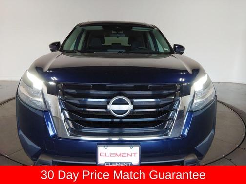 2022 Nissan Pathfinder SV