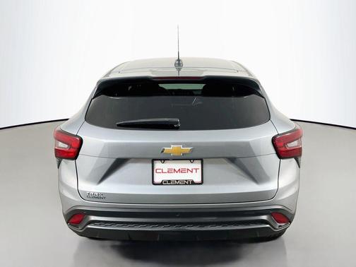 Sterling Gray Metallic 2025 Chevrolet Trax LS