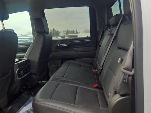 Summit White 2024 GMC Sierra 2500 SLT