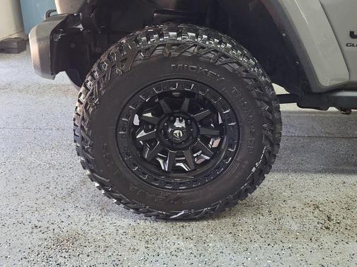 Sting Gray Clearcoat 2023 Jeep Gladiator Sport