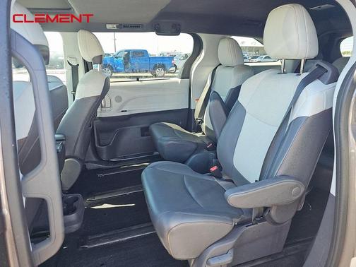 2021 Toyota Sienna XSE 7 Passenger