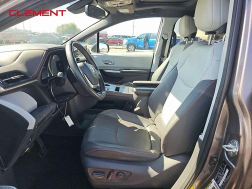2021 Toyota Sienna XSE 7 Passenger