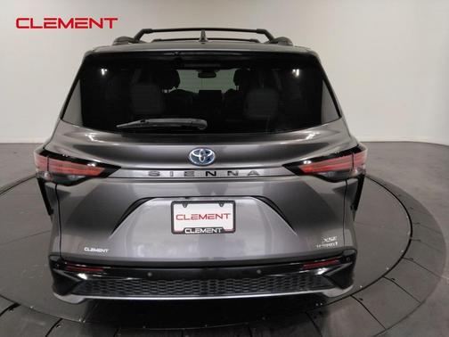 2021 Toyota Sienna XSE 7 Passenger