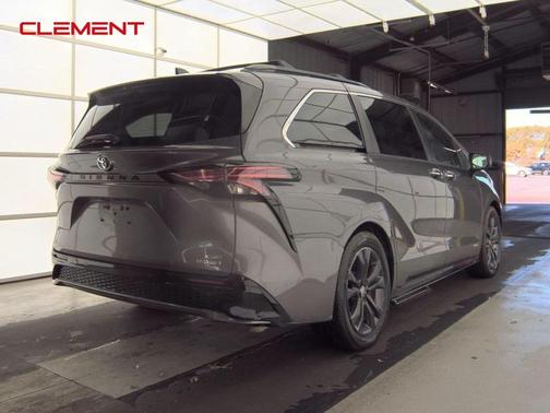 2021 Toyota Sienna XSE 7 Passenger